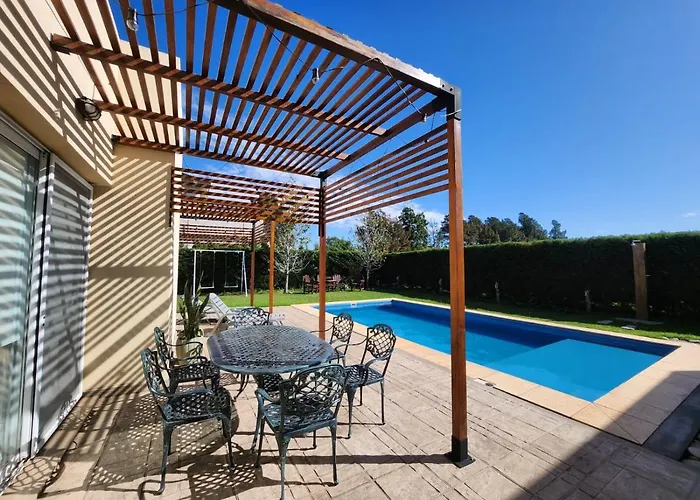 Casa En Club De Campo. Parque Y Pileta.