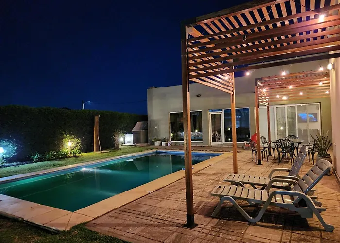 Casa En Club De Campo. Parque Y Pileta.