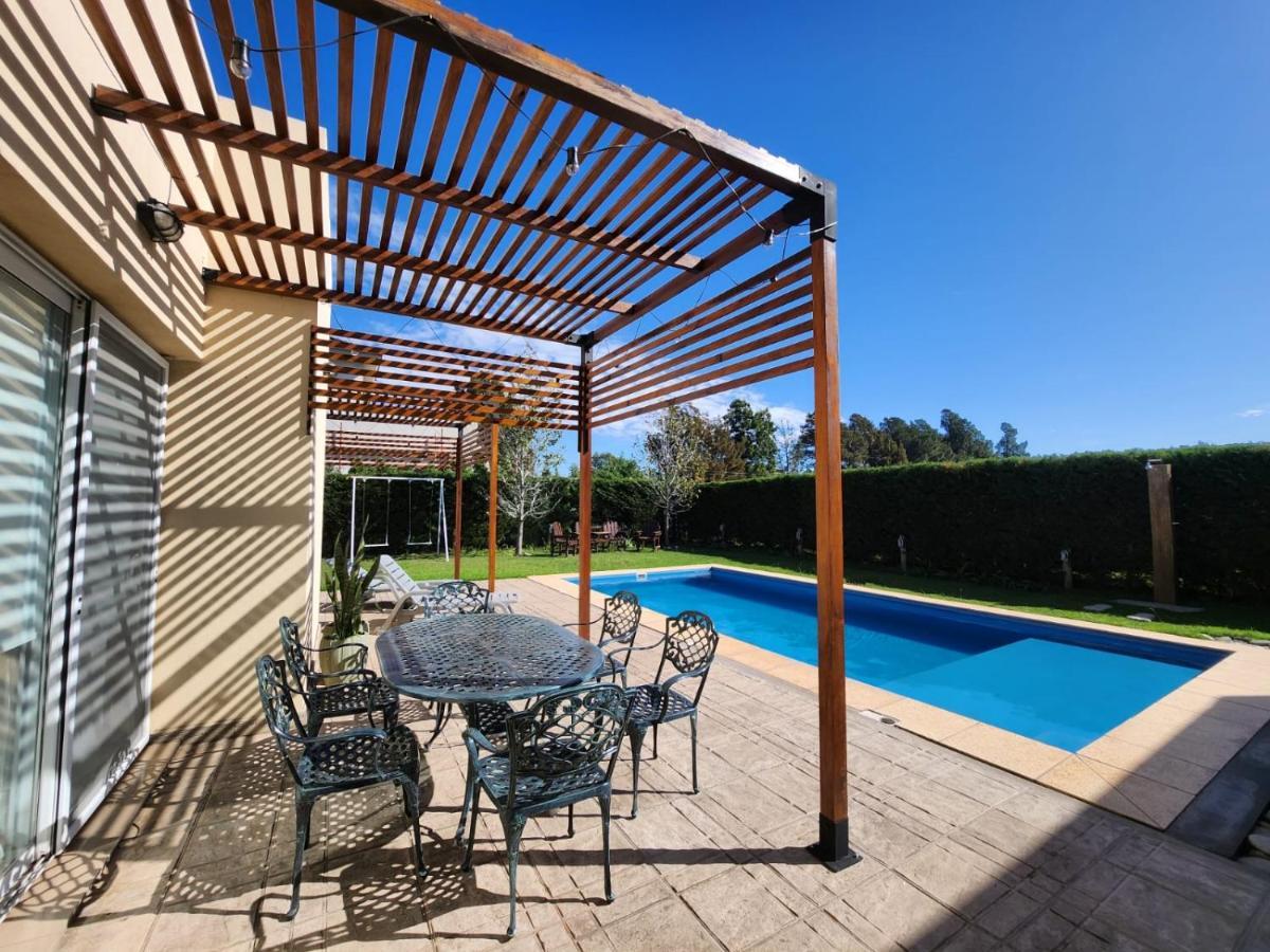 Casa En Club De Campo. Parque Y Pileta. Holiday home San Nicolas de los Arroyos